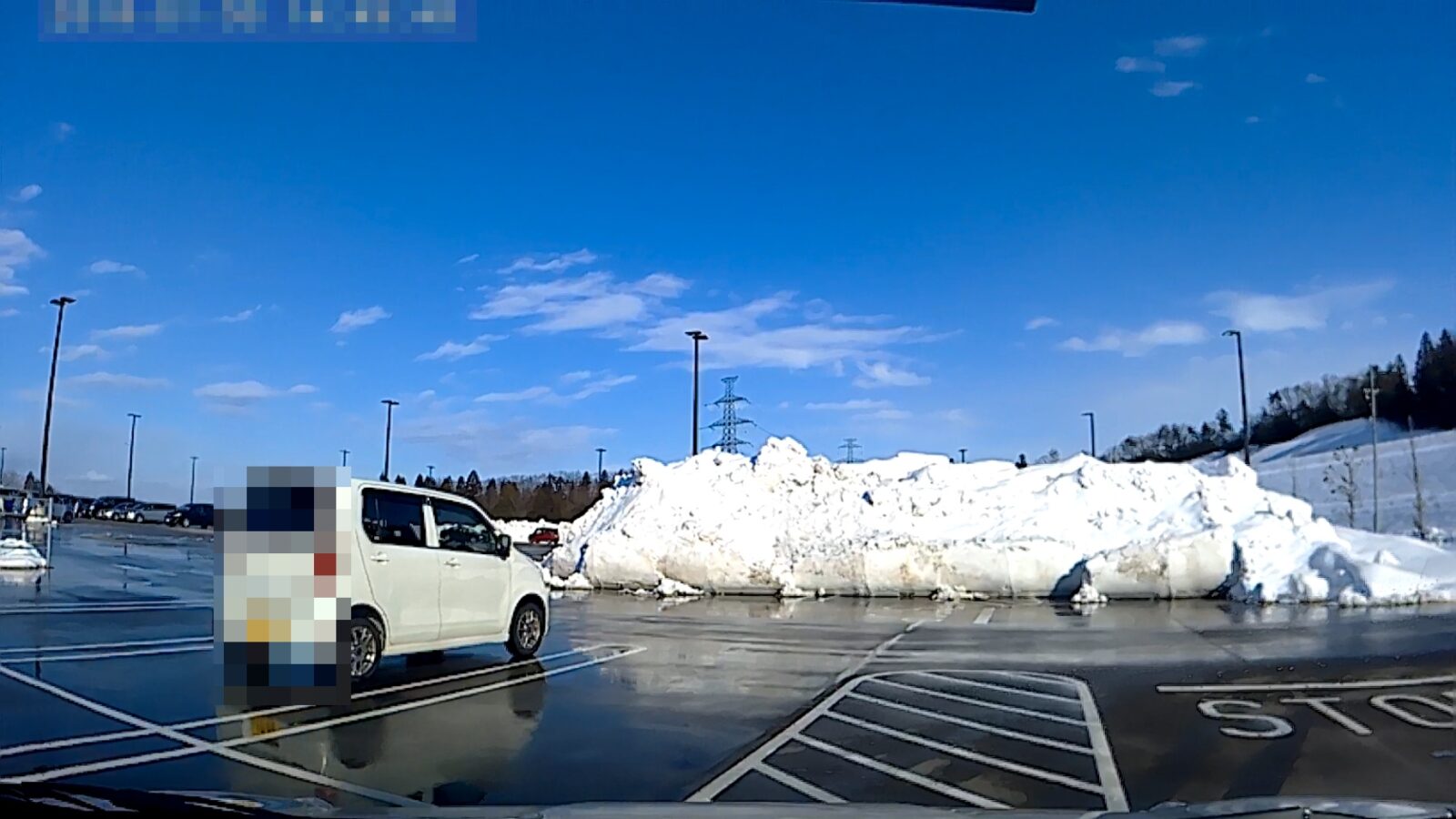 雪のコストコ駐車場