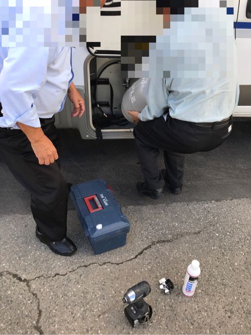 キャンピングカーのガス調整器交換と漏洩検査