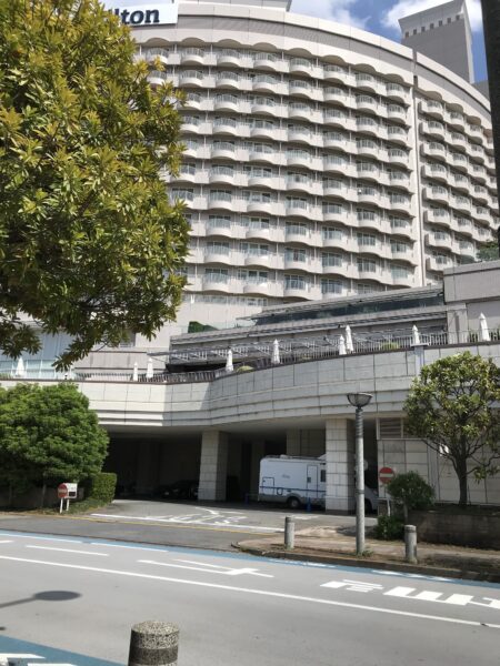 Hilton東京お台場に駐車するキャンピングカー