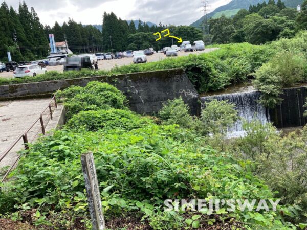 立山ライチョウ谷RVパーク　横に流れる川