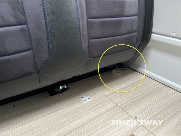 シート設置スペースの奥の気になる部分