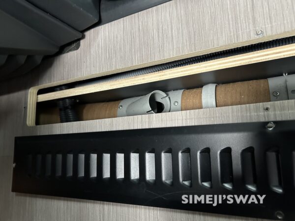 黒いスリットが熱くなるほどです。