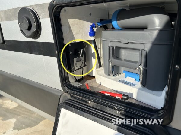 ブラックタンクとグレータンクのバルブ