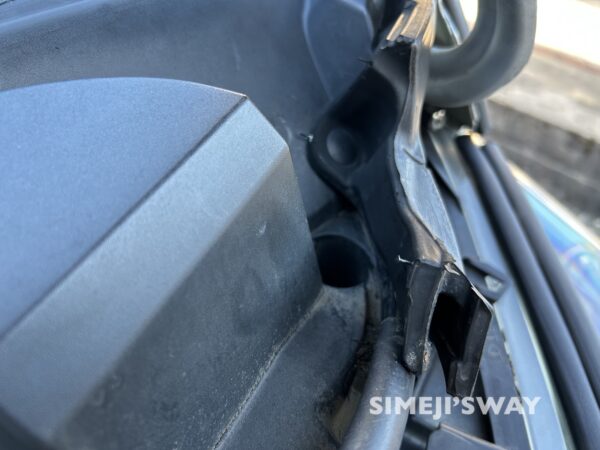 排水口とくせもののゴム。左側。