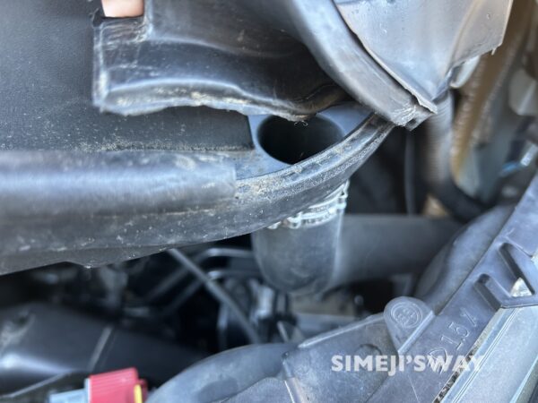 密着が弱いのでコーキングする