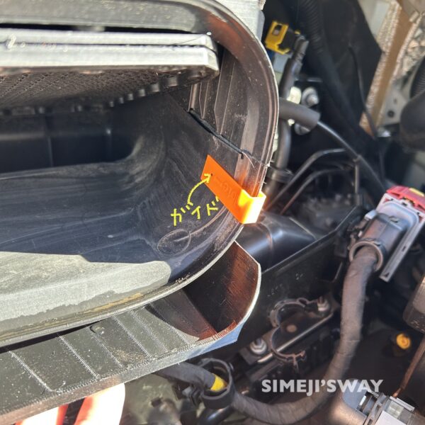 位置を決めてドリルで穴を開ける