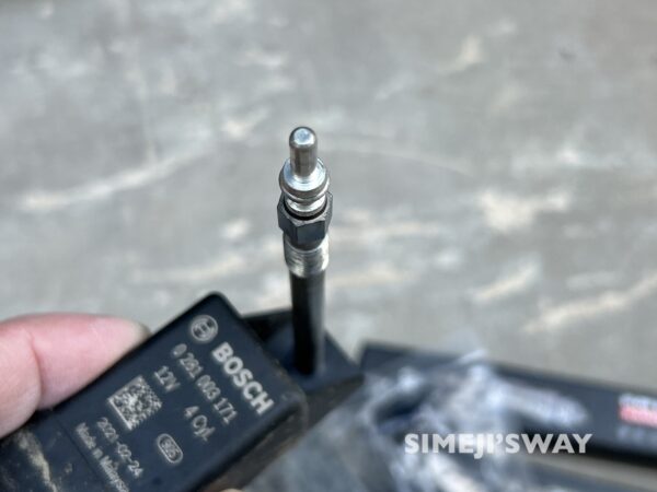 グロープラグは8MMの細めです