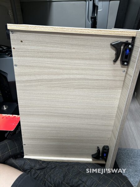 引き出しを引き抜く