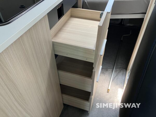 ギャレーの引き足は三段