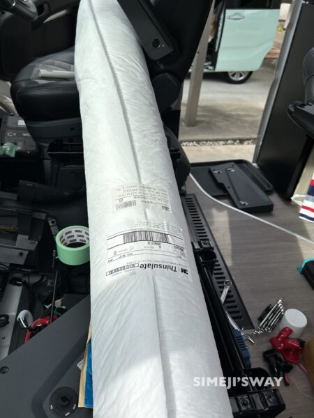 デカイ巻物だけに邪魔