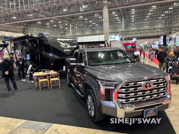 トレーラーをひっぱるタンドラ