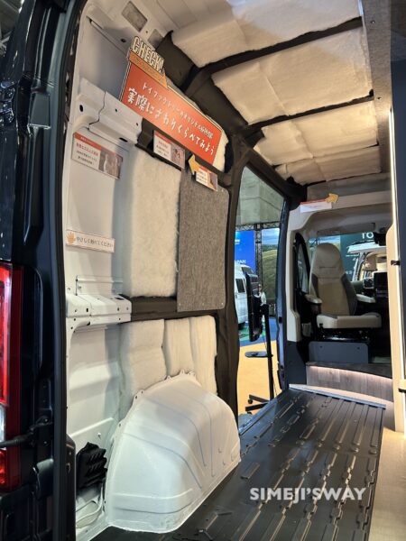 断熱材は羊毛入りフェルト