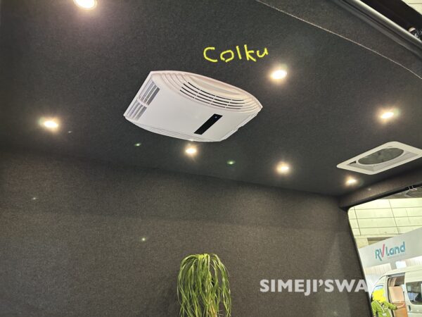 ColkuルーフエアコンをDucatoにとりつけた状態