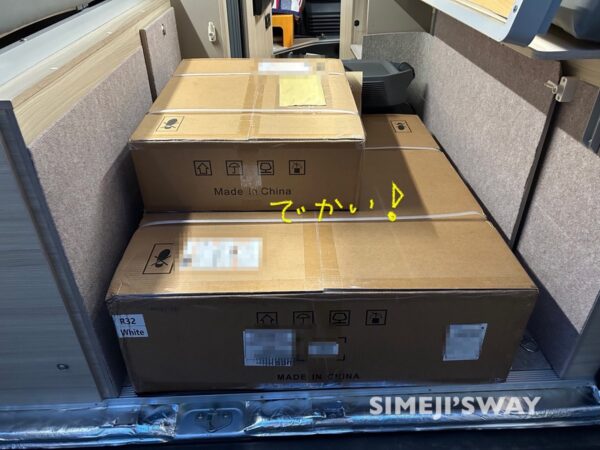 The box for the COLKU GCA28f roof air conditioner is huge.