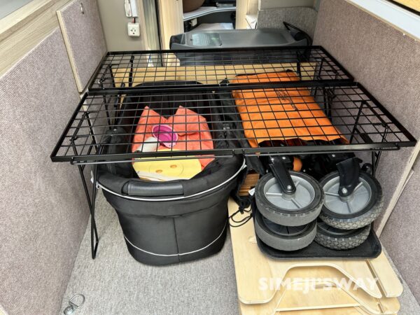 ADRIA TWINの後部荷室に2個目もフィールドラックを設置