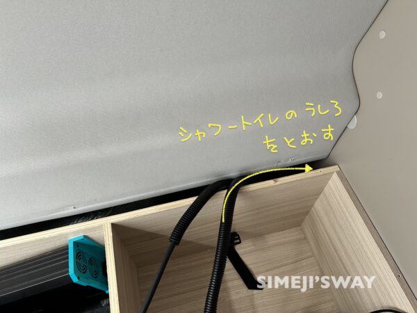 配線を通せるルートが見つかったので通す